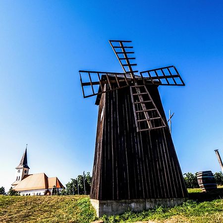 Penzion U Tri Ruzi Vrbice Экстерьер фото
